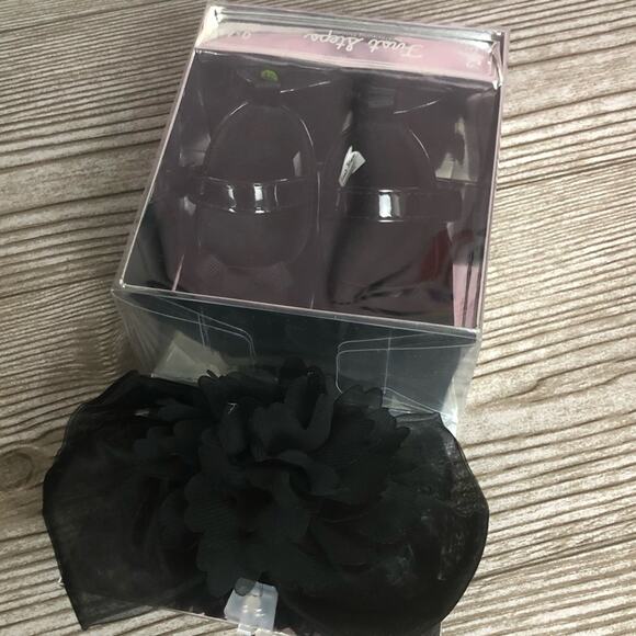 First Steps To Piece Shoes and Headband Set - Picture 4 of 7